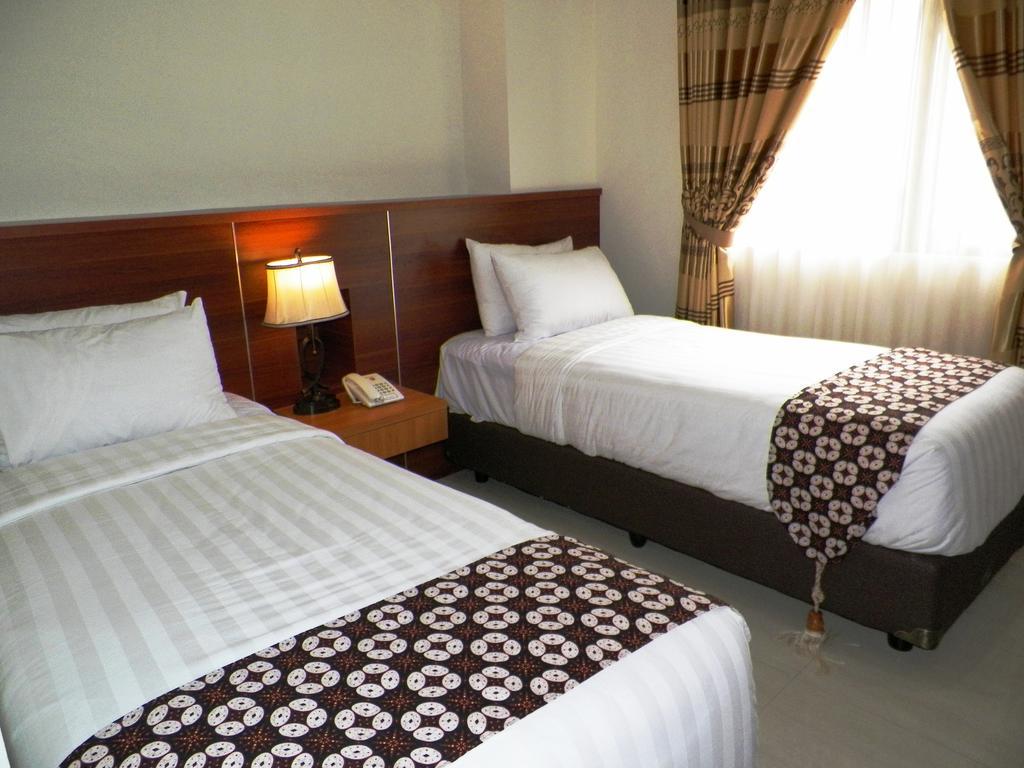 Maranatha Grand Hotel Джок'якарта Номер фото