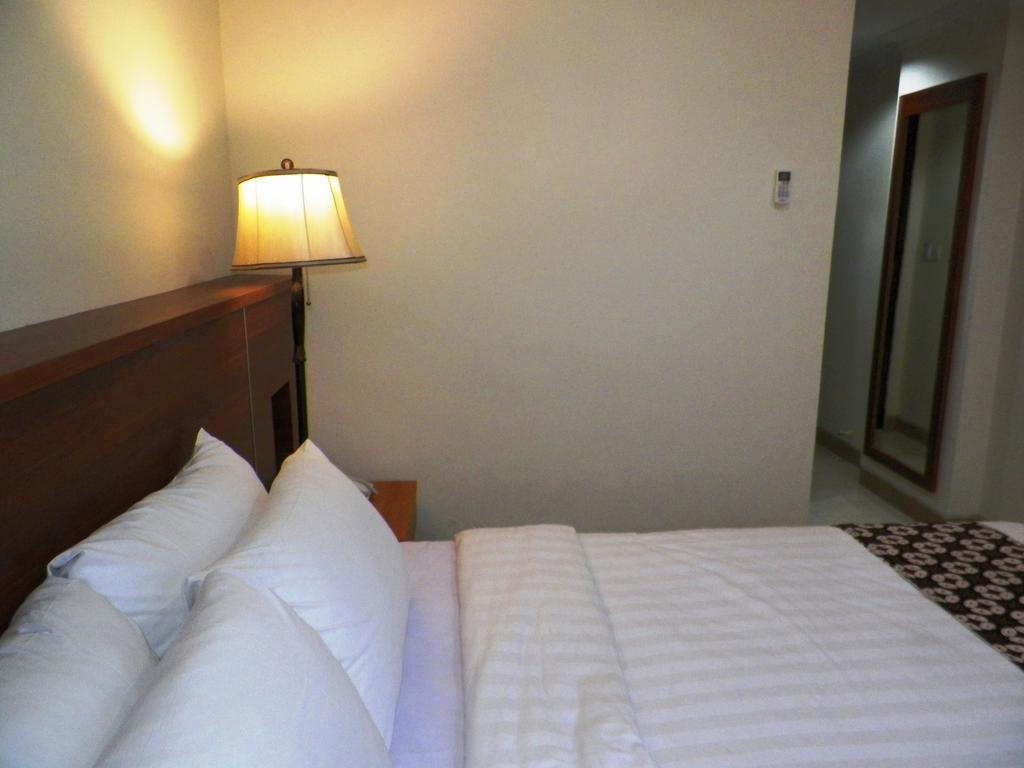 Maranatha Grand Hotel Джок'якарта Номер фото