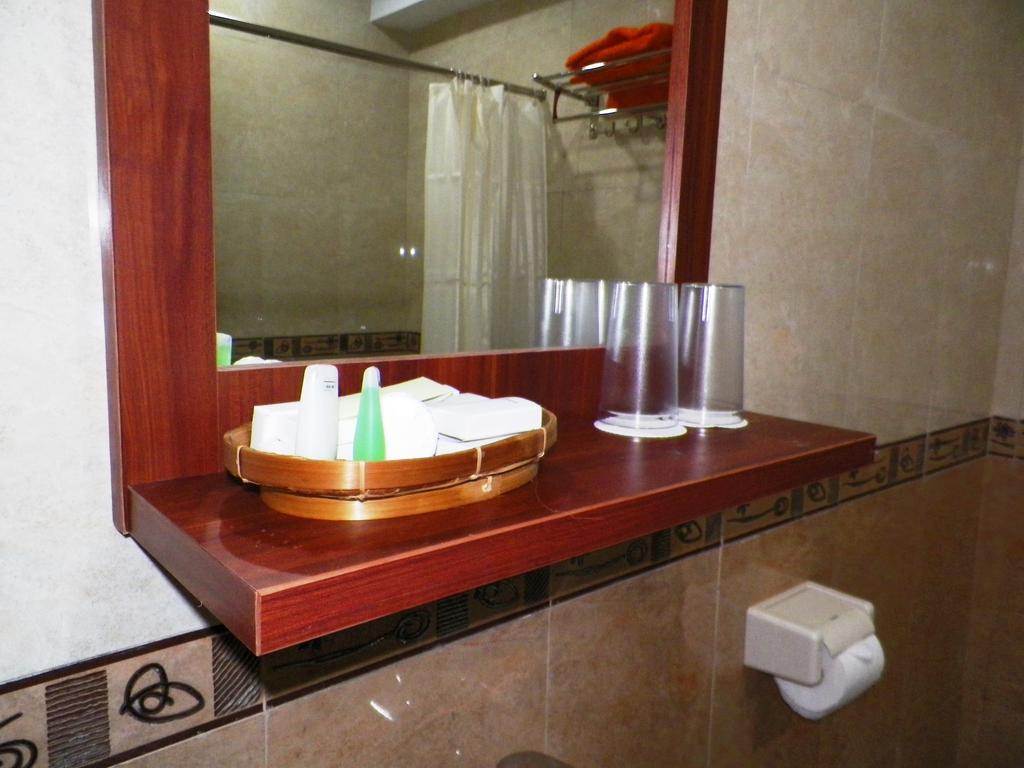 Maranatha Grand Hotel Джок'якарта Номер фото